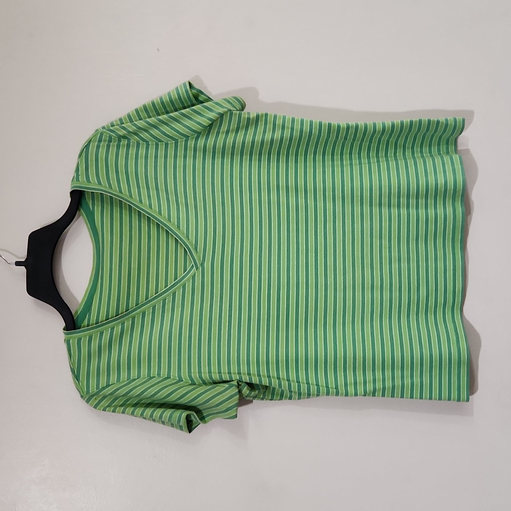 Women's green stripe knit v-neck short sleeve tshirt